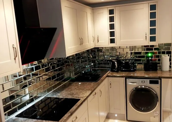Impeccable 2-Bed House