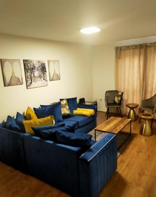 Impeccable 2-bed House Apartment