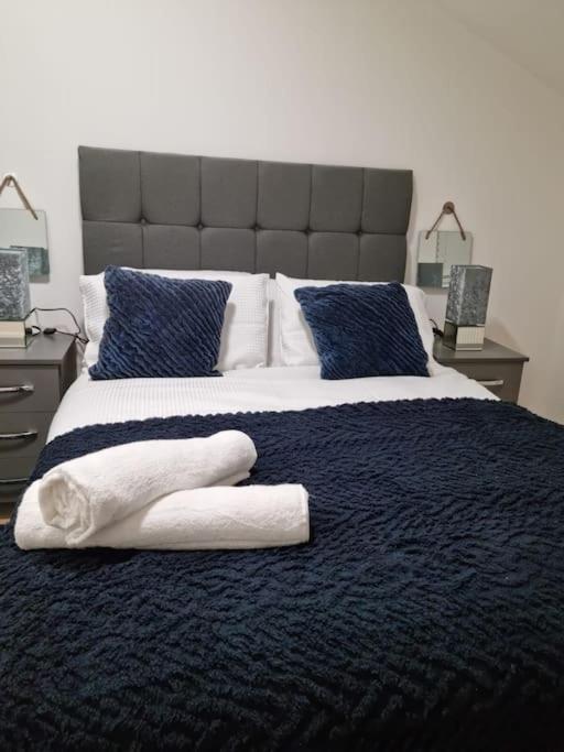 Impeccable 2-bed House Apartment *