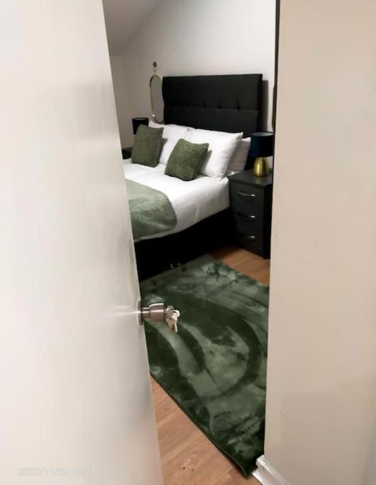 Impeccable 2-bed House Apartment London