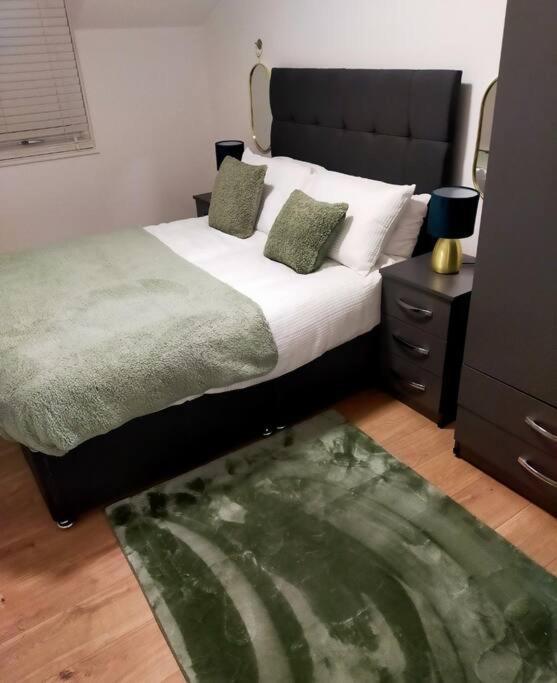 Impeccable 2-bed House Apartment London